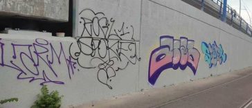 Pasajul Basarab, curățat de graffiti, după ce a fost vandalizat la scurt timp de la începerea lucrărilor de reparații