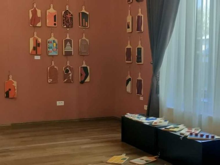 Tulcea: Expoziția ‘Dimensiuni paralele’, deschisă la Casa Avramide