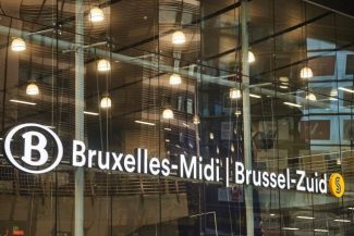 Belgia: Un bărbat a fost arestat într-o gară din Bruxelles cu o armă Kalașnikov