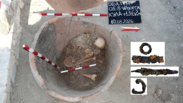 Un schelet vechi de 1.600 de ani a fost găsit într-un vas gigantic la Deultum în Bulgaria