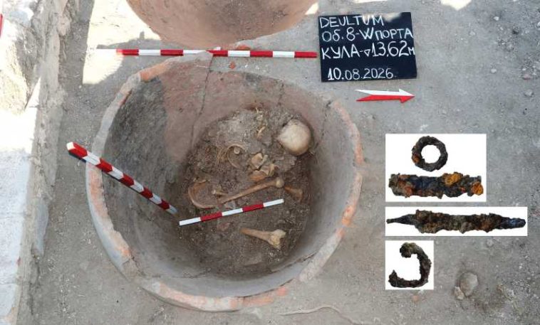 Un schelet vechi de 1.600 de ani a fost găsit într-un vas gigantic la Deultum în Bulgaria