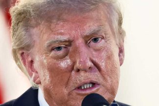 Trump sugerează că le va cere europenilor să plătească retroactiv armele americane oferite Ucrainei de Biden