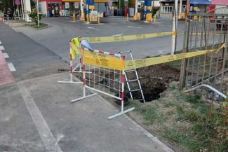 Harghita: Conductă de gaz fisurată în apropierea unei benzinării din Odorheiu Secuiesc