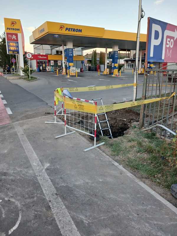 Harghita: Conductă de gaz fisurată în apropierea unei benzinării din Odorheiu Secuiesc