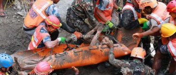 Viitură în Nepal/ Doi muncitori au fost salvați ‘teferi și nevătămați’ dintr-un tunel
