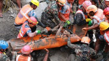 Viitură în Nepal/ Doi muncitori au fost salvați ‘teferi și nevătămați’ dintr-un tunel