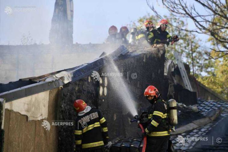 Vâlcea: Fetiță de 2 ani și mama ei, găsite carbonizate în urma unui incendiu la o gospodărie din Livezi