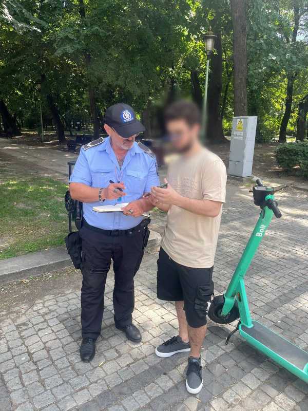 Primăria Capitalei le-a cerut operatorilor să ia măsuri astfel încât trotinetele electrice să nu poată fi folosite în parcuri