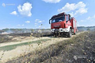 Mehedinți: Incendiu de vegetație pe circa 5 hectare în zona centurii Drobeta-Turnu Severin; traficul, blocat în zona afectată
