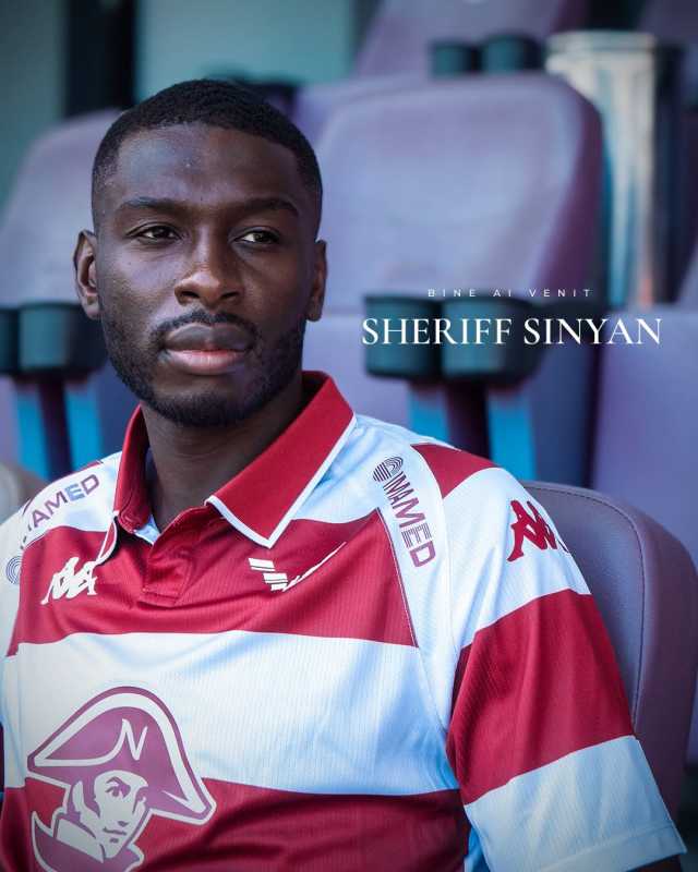 Fotbal: Rapid l-a achiziționat pe fundașul gambian Sheriff Sinyan, de la CFR Cluj