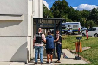 Sălaj: Patru bărbați – cercetați pentru camătă și șantaj; trei dintre ei au fost reținuți