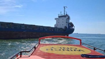 Tulcea: Marinar preluat de pe o navă din rada portului Sulina pentru îngrijiri medicale