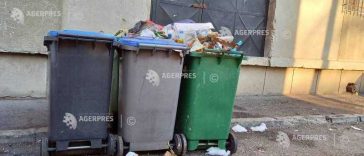 Bistrița-Năsăud: Probleme cu ridicarea deșeurilor în câteva zone, din cauza unui protest al angajaților de la salubritate