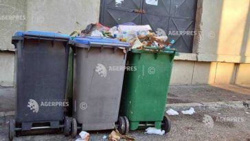 Bistrița-Năsăud: Probleme cu ridicarea deșeurilor în câteva zone, din cauza unui protest al angajaților de la salubritate