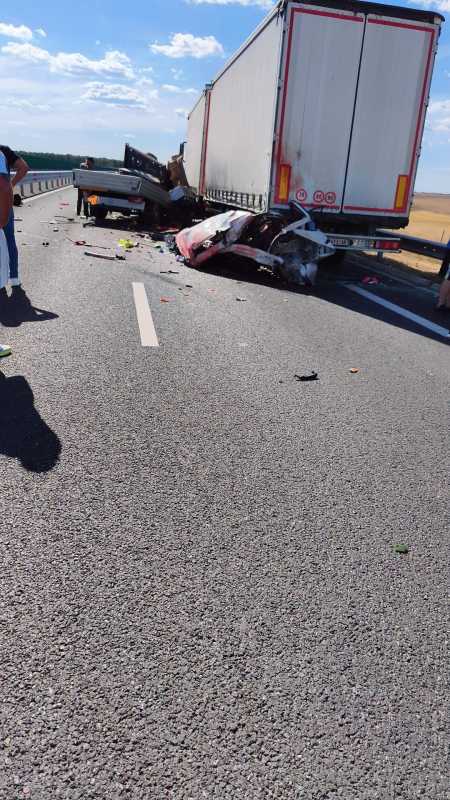 Olt: Trei persoane au murit și două sunt rănite în urma unui accident produs pe DEX 12