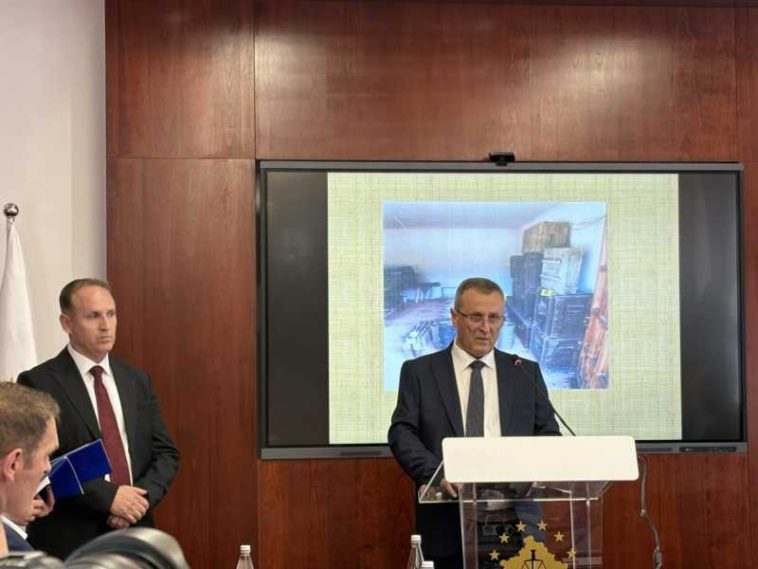 Kosovo: 35 de foști polițiști sârbi, inculpați pentru un presupus masacru comis în 1998