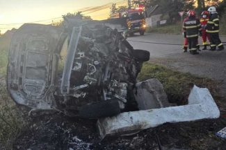Suceava: Două persoane găsite carbonizate într-o mașină care a lovit un cap de pod și a luat foc