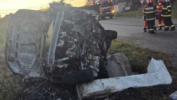 Suceava: Două persoane găsite carbonizate într-o mașină care a lovit un cap de pod și a luat foc