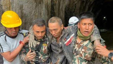 Viitură în Nepal/ A treia persoană salvată dintr-un tunel, la 10 zile de la tragedie