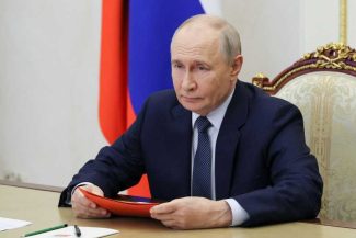Putin ordonă încetarea atacurilor asupra Kievului trei zile, cu ocazia vizitei emisarilor americani