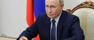 Putin ordonă încetarea atacurilor asupra Kievului trei zile, cu ocazia vizitei emisarilor americani