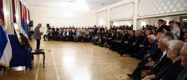 Foști camarazi și oficiali sârbi din trecut și prezent îl omagiază la Belgrad pe criminalul de război Ratko Mladic