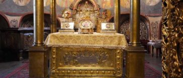 Biserica Ortodoxă Rusă expune moaștele unui sfânt medieval, pentru a mobiliza trupele care luptă în Ucraina