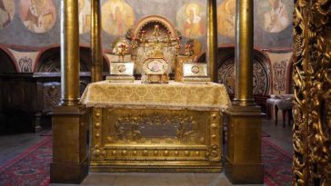 Biserica Ortodoxă Rusă expune moaștele unui sfânt medieval, pentru a mobiliza trupele care luptă în Ucraina