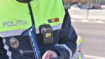 Timiș: Șoferul unui microbuz care transporta elevi, amendat și lăsat fără permis; era băut