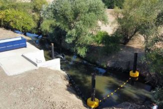 Bihor: ABA Crișuri testează trei sisteme-pilot pentru captarea deșeurilor plutitoare, în proiectul DALIA