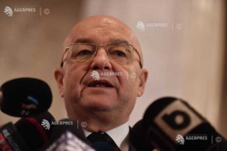 Emil Boc către elevi: Utilizați cu înțelepciune informația, gândiți cu propria dumneavoastră minte