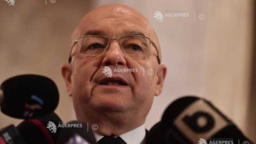 Emil Boc către elevi: Utilizați cu înțelepciune informația, gândiți cu propria dumneavoastră minte