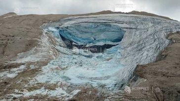Ghețarul Marmolada din Italia s-a confruntat cu o topire record în vara acestui an