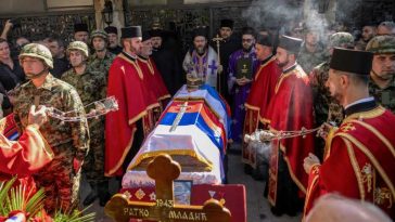 Ratko Mladic, înmormântat la Belgrad, în timp ce Comisia Europeană a condamnat glorificarea criminalilor de război