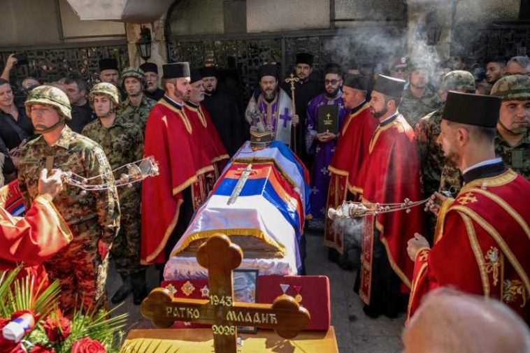 Ratko Mladic, înmormântat la Belgrad, în timp ce Comisia Europeană a condamnat glorificarea criminalilor de război
