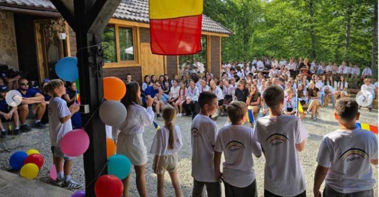 A XVII-a ediție a Programului de Tabere ARC, la final; 8.430 de copii și tineri din 21 de țări au redescoperit România