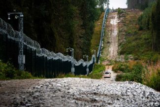 Finlanda a inaugurat un gard de 200 de kilometri la frontiera cu Rusia