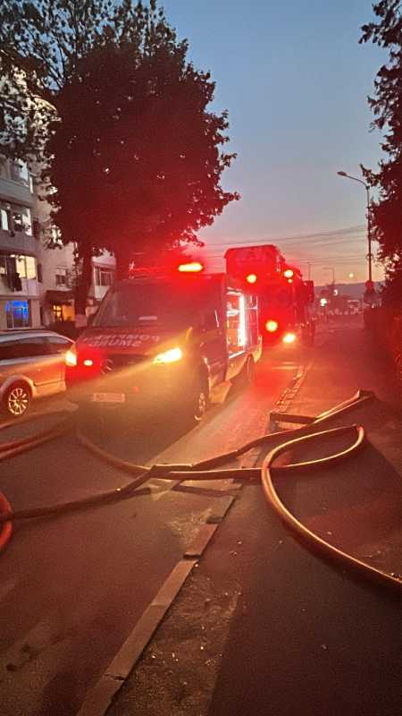 Sibiu: Incendiu într-un bloc din municipiu; 45 de persoane evacuate din imobil