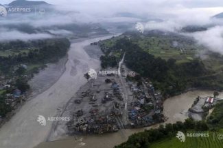 Viitură în Nepal/ Operațiunile de salvare se concentrează asupra muncitorilor blocați în trei tuneluri