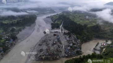 Viitură în Nepal/ Operațiunile de salvare se concentrează asupra muncitorilor blocați în trei tuneluri