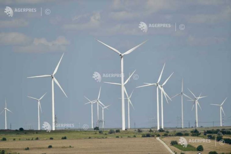 Bușoi: România are ca țintă să instaleze 10 GW de energie solară și eoliană, până la sfârșitul deceniului