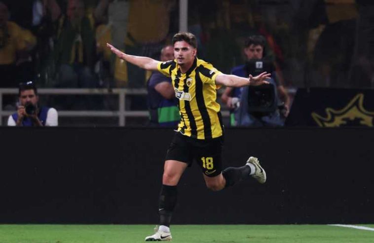 Fotbal: AEK Atena a câștigat în Liga Campionilor prin golul lui Răzvan Marin