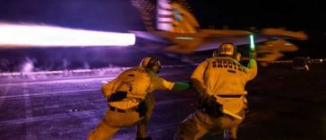 VIDEO Washingtonul afirmă că a distrus cinci petroliere iraniene în urma unor atacuri asupra unei nave americane