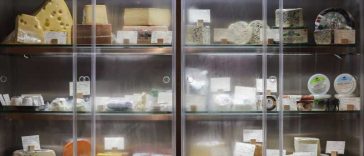 Statele Unite vor interzice importul de produse lactate și băuturi alcoolice din Canada (Axios)