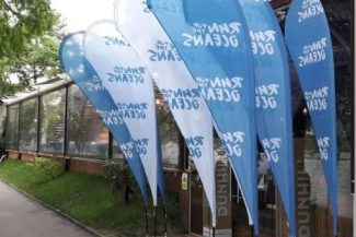 (P) Steaguri personalizate portabile: cum pot atrage mai multă atenție la evenimente