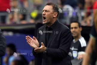 Fotbal: Selecționerul Australiei, Tony Popovic, a refuzat un contract pe patru ani și a semnat doar pe un an