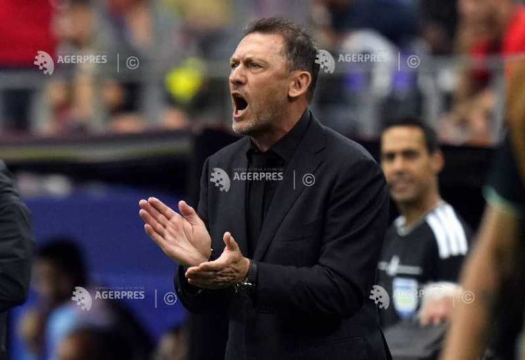 Fotbal: Selecționerul Australiei, Tony Popovic, a refuzat un contract pe patru ani și a semnat doar pe un an