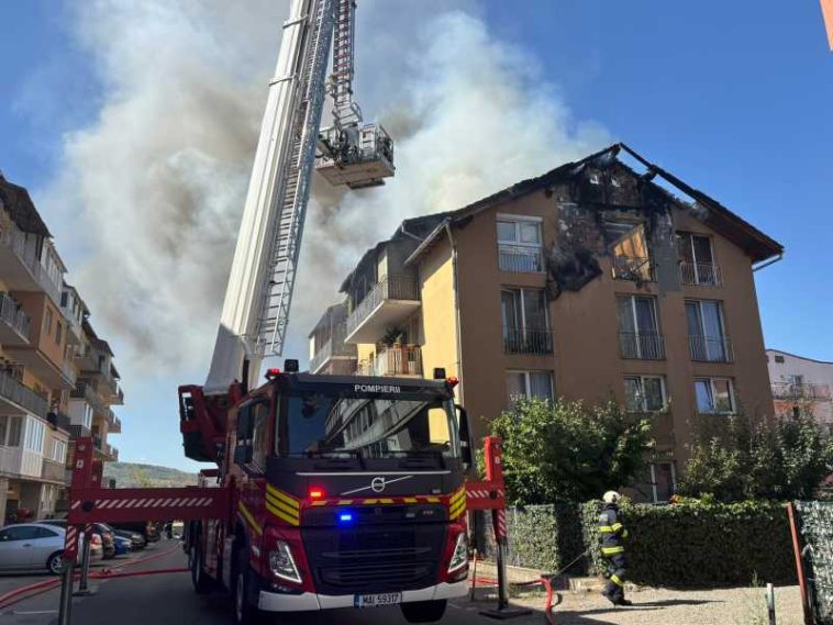 Cluj: Incendiu la mai multe apartamente ale unui bloc din Florești