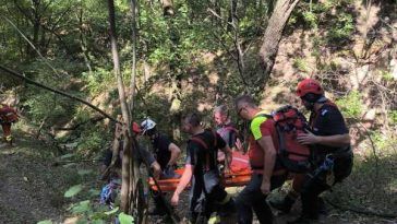 Alba: Turistă rănită după ce a căzut în ‘micul canion al României’, la Râpa Roșie