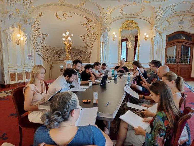 Bihor: Actorii maghiari și români ai teatrului orădean pregătesc prima producție comună, premiera ‘MaRó’